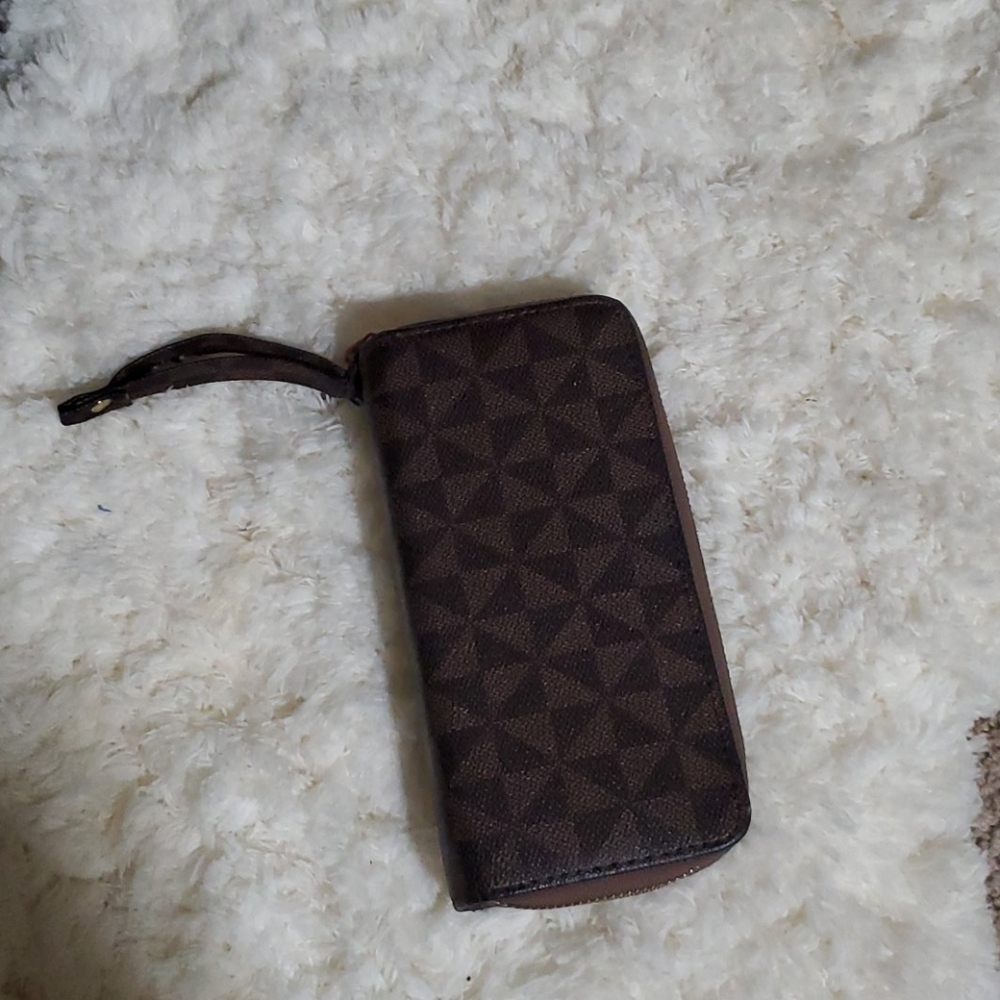Cute brown wallet!
